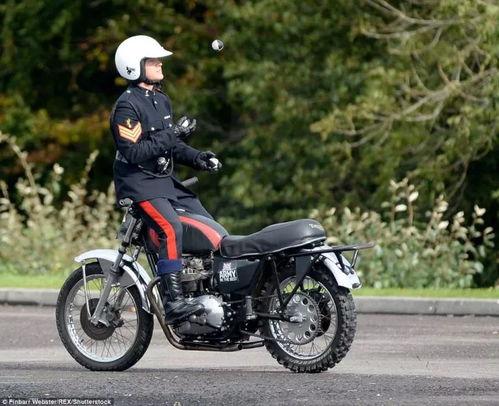 骑机车吃瓜,笑谈世间瓜