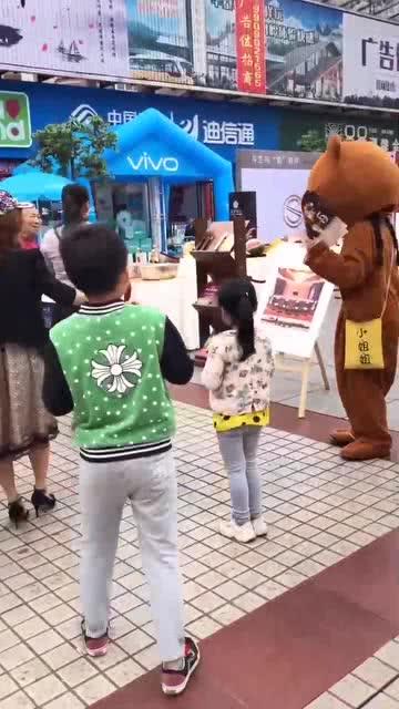 顽皮老板吃瓜,揭秘职场欢乐喜剧